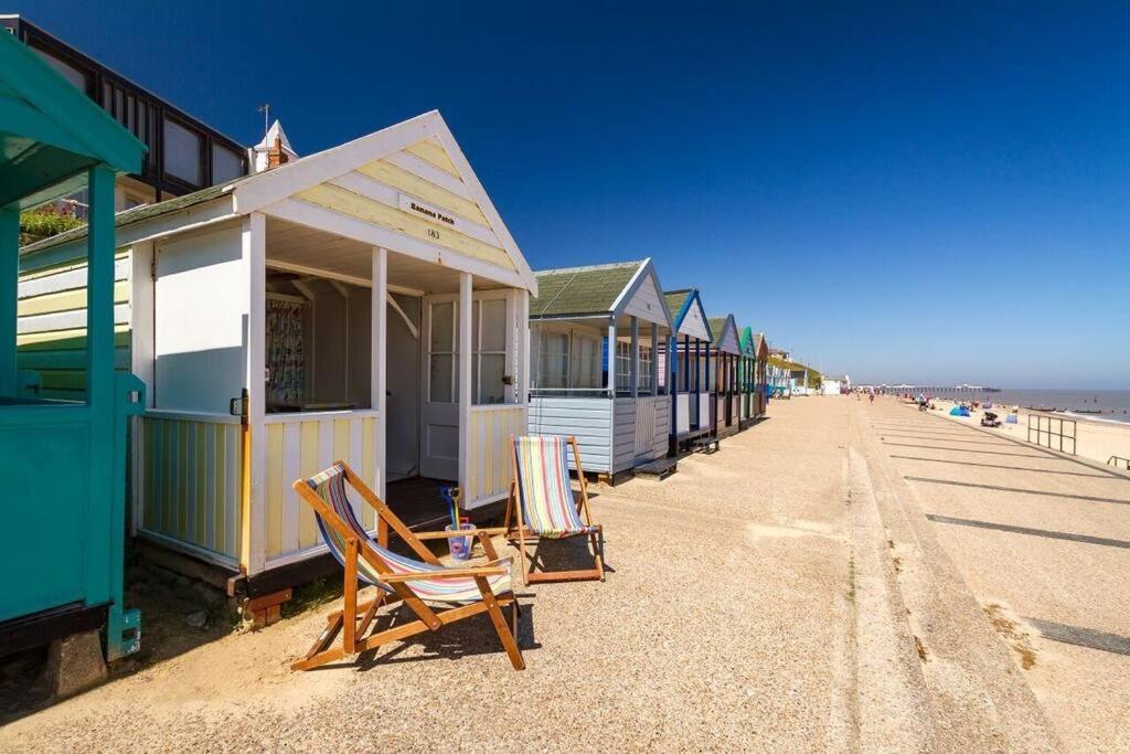 Covehithe House-Coastal Luxury- Sleeps 12-With Huge Swimspa! Wrentham Exteriér fotografie